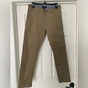 Banana Republic men’s Fulton Skinny Chino pants/slacks in khaki color 30x30
